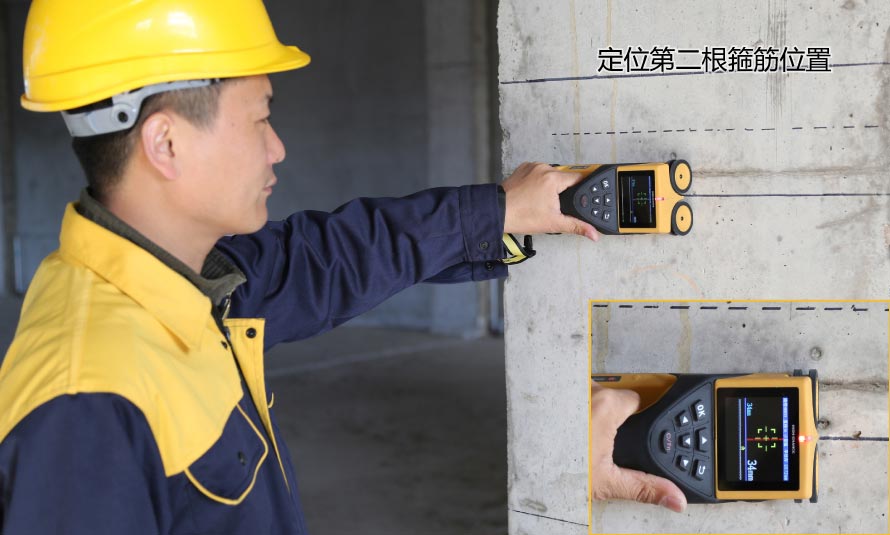 匀速平稳向下滑动，有效定位第二根箍筋位置，钢筋瞄准框与屏幕中线重合、变色、红灯亮起，表明箍筋在仪器定位点正下方